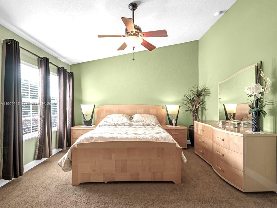 En Venta: $595,000 (3 camas, 2 baños, 1985 Pies cuadrados)