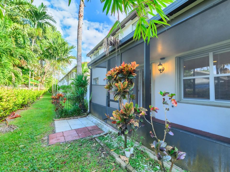 En Venta: $595,000 (3 camas, 2 baños, 1985 Pies cuadrados)