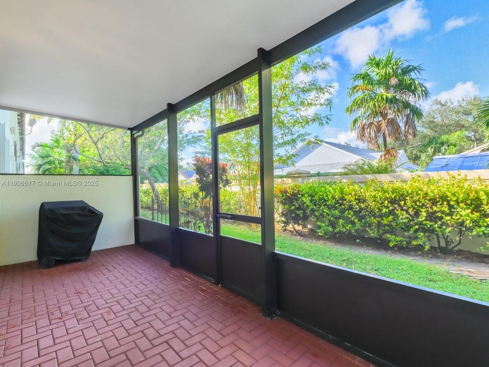 En Venta: $595,000 (3 camas, 2 baños, 1985 Pies cuadrados)