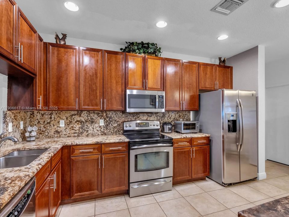 En Venta: $595,000 (3 camas, 2 baños, 1985 Pies cuadrados)