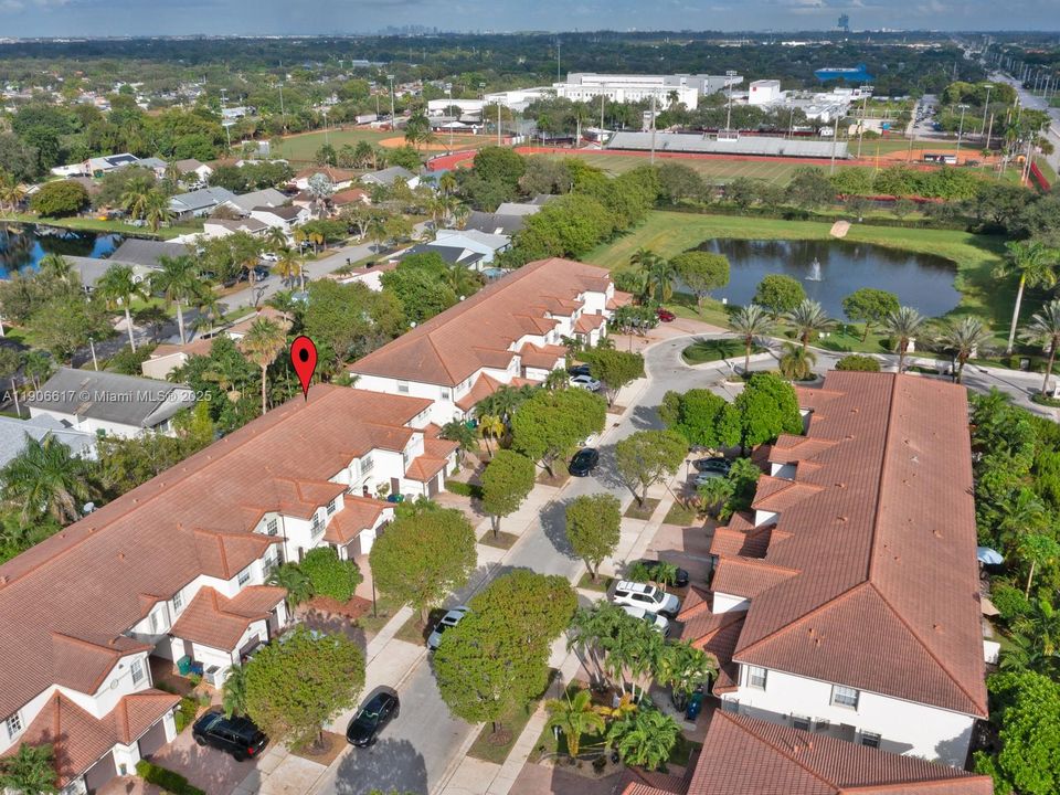 En Venta: $595,000 (3 camas, 2 baños, 1985 Pies cuadrados)