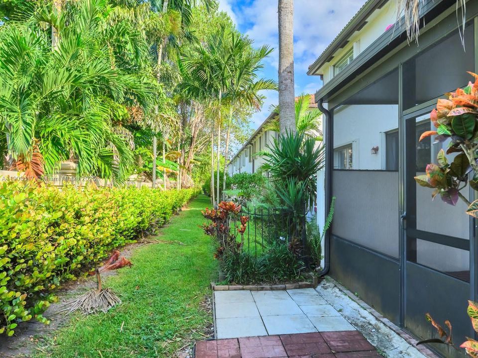 En Venta: $595,000 (3 camas, 2 baños, 1985 Pies cuadrados)