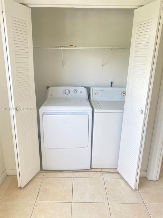 Recently Rented: $1,600 (1 beds, 1 baths, 712 Square Feet)