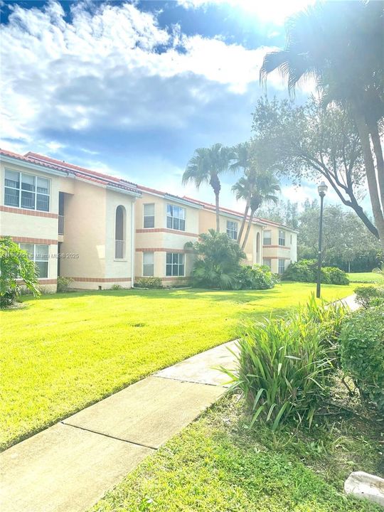 Recently Rented: $1,600 (1 beds, 1 baths, 712 Square Feet)