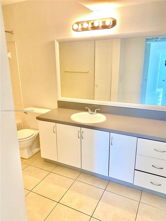 Recently Rented: $1,600 (1 beds, 1 baths, 712 Square Feet)