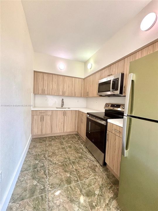 Recently Rented: $2,275 (2 beds, 3 baths, 1560 Square Feet)