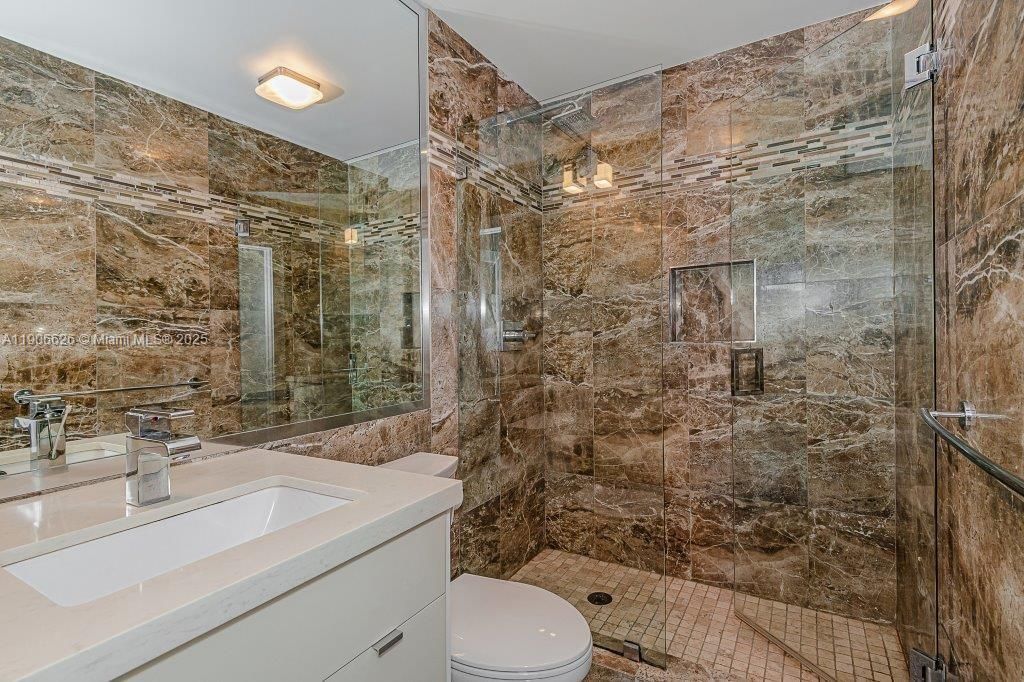 For Sale: $1,750,000 (1 beds, 2 baths, 900 Square Feet)