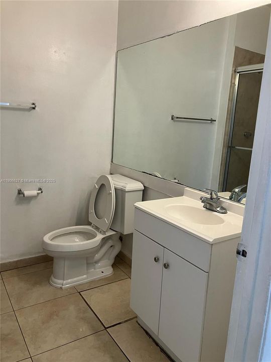 出租: $2,100 (2 贝兹, 2 浴室, 807 平方英尺)