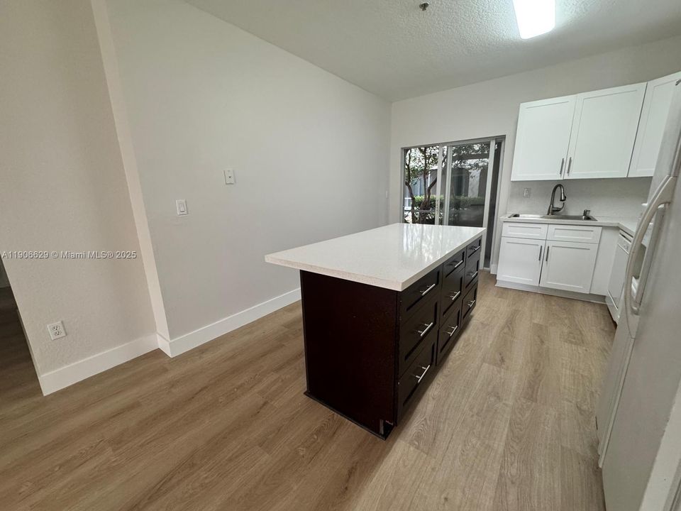 For Rent: $2,800 (3 beds, 2 baths, 1260 Square Feet)