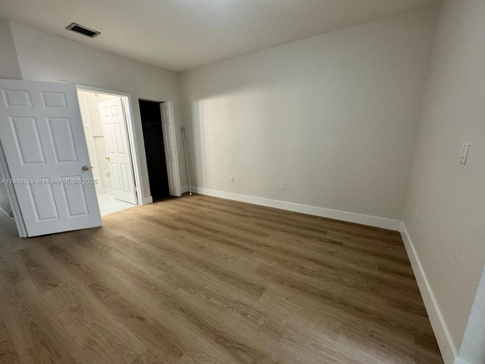 For Rent: $2,800 (3 beds, 2 baths, 1260 Square Feet)