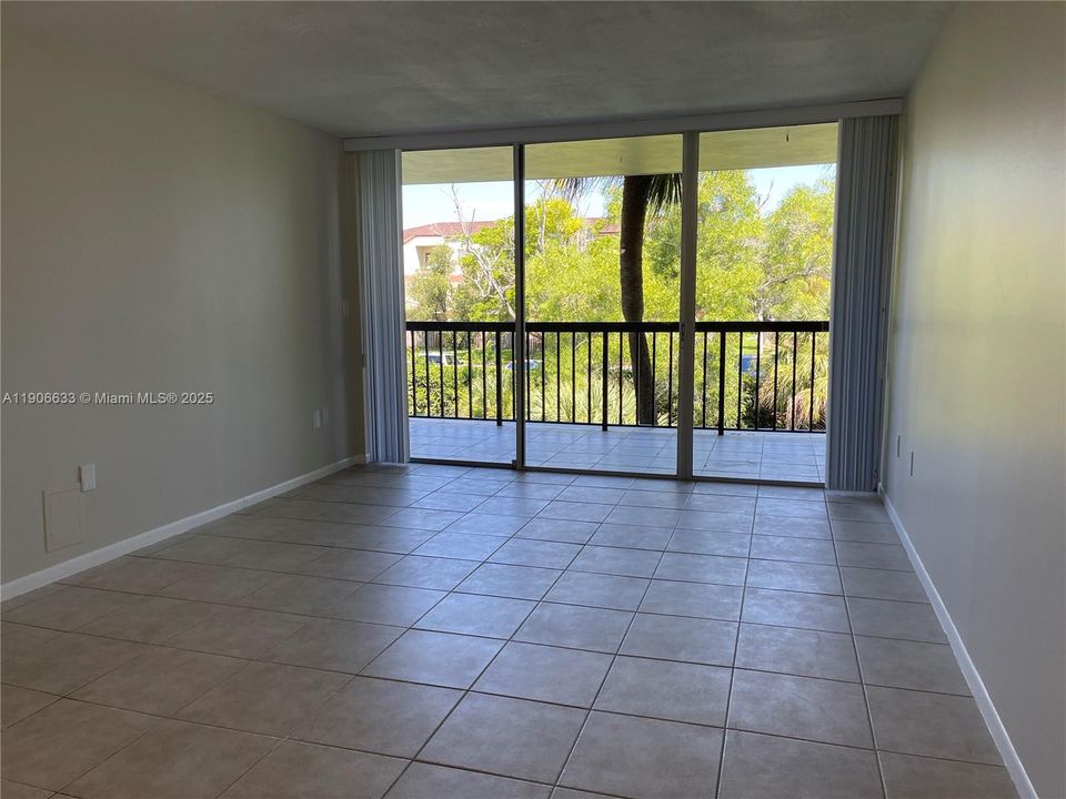 Active With Contract: $2,300 (2 beds, 2 baths, 936 Square Feet)