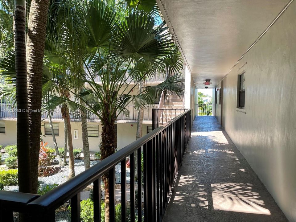 Active With Contract: $2,300 (2 beds, 2 baths, 936 Square Feet)
