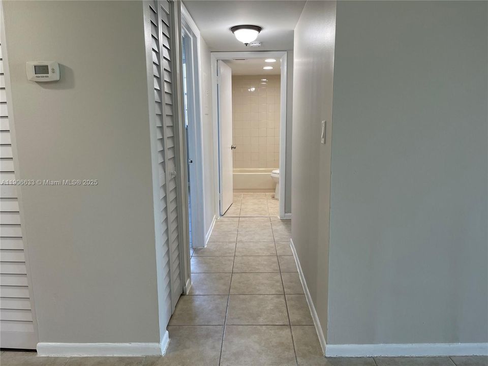 Active With Contract: $2,300 (2 beds, 2 baths, 936 Square Feet)
