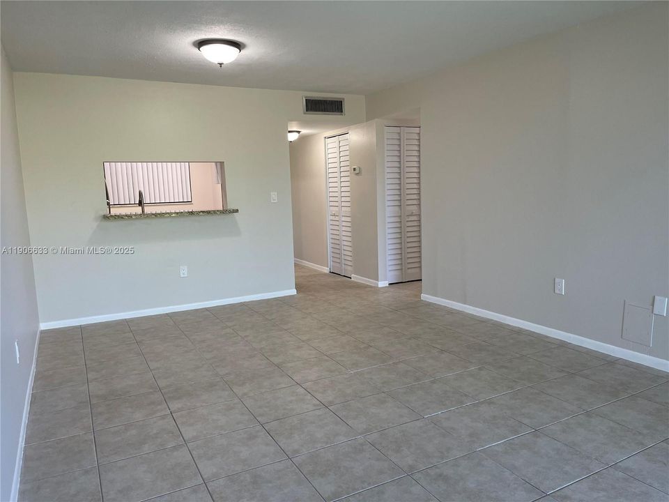 Active With Contract: $2,300 (2 beds, 2 baths, 936 Square Feet)