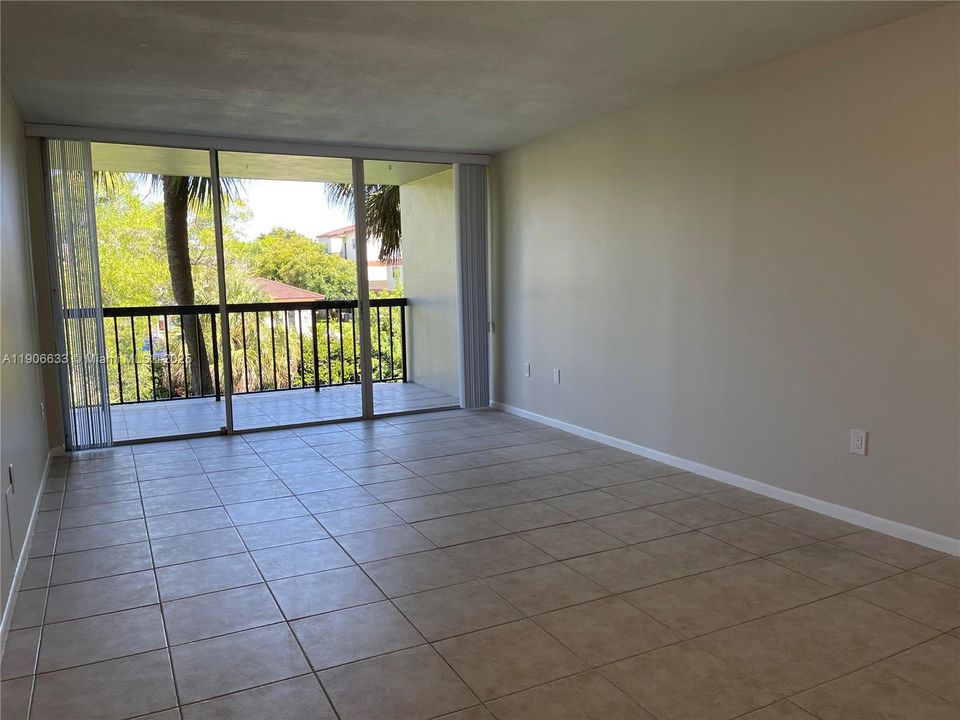 Active With Contract: $2,300 (2 beds, 2 baths, 936 Square Feet)
