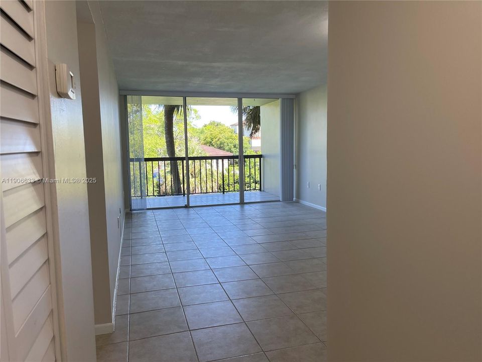 Active With Contract: $2,300 (2 beds, 2 baths, 936 Square Feet)