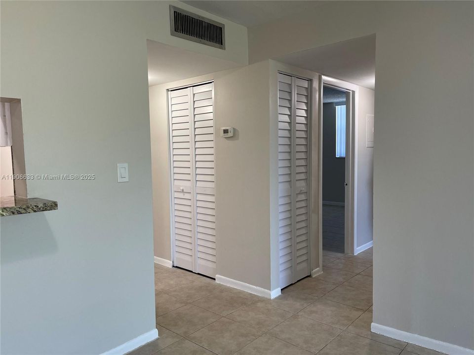 Active With Contract: $2,300 (2 beds, 2 baths, 936 Square Feet)