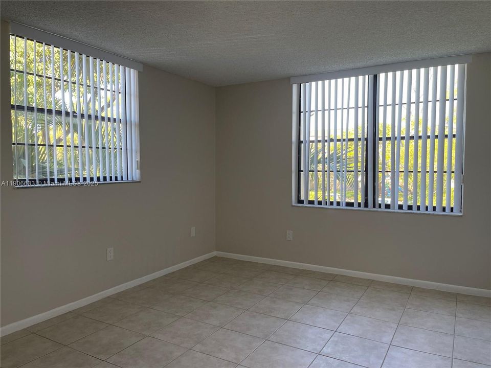 Active With Contract: $2,300 (2 beds, 2 baths, 936 Square Feet)