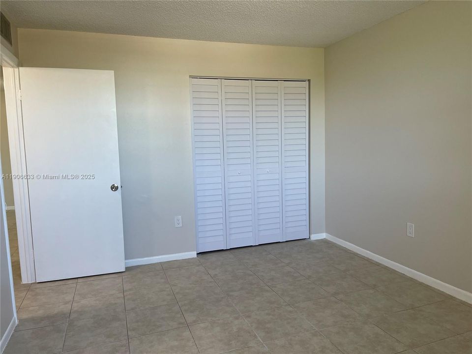 Active With Contract: $2,300 (2 beds, 2 baths, 936 Square Feet)