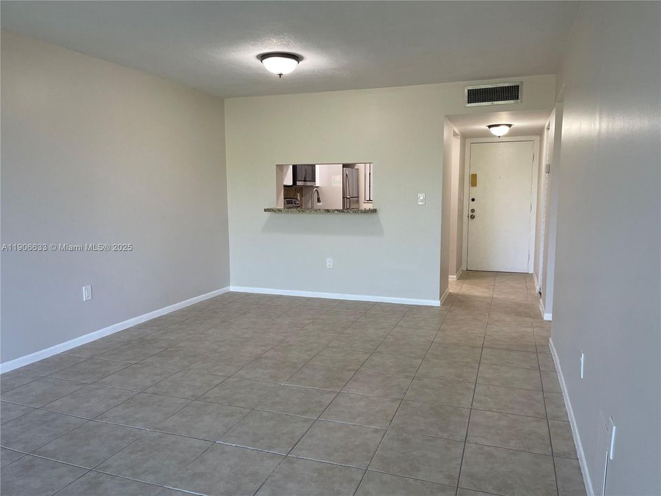 Active With Contract: $2,300 (2 beds, 2 baths, 936 Square Feet)