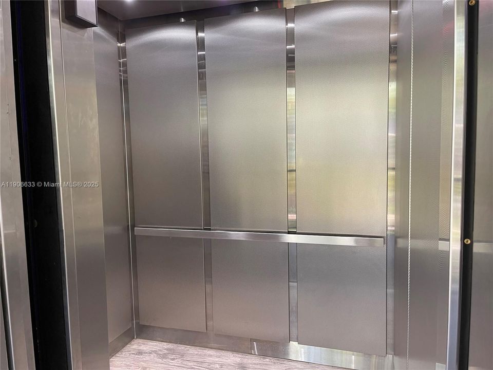 Active With Contract: $2,300 (2 beds, 2 baths, 936 Square Feet)