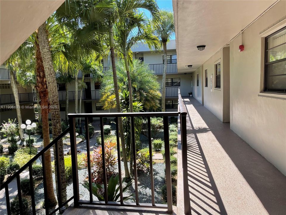 Active With Contract: $2,300 (2 beds, 2 baths, 936 Square Feet)