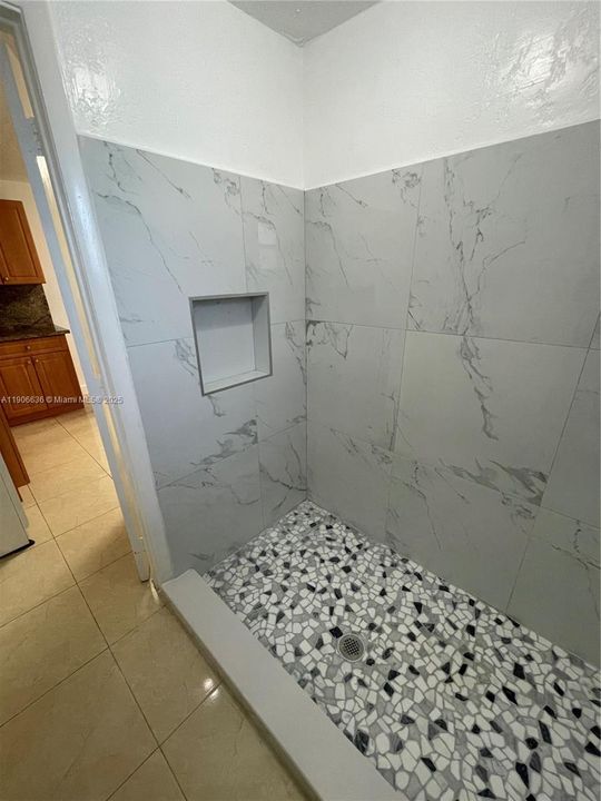 Shower beautiful marmol