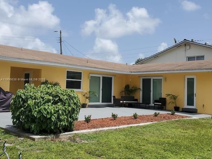 Active With Contract: $3,499 (3 beds, 2 baths, 1843 Square Feet)