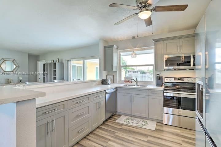 Active With Contract: $3,499 (3 beds, 2 baths, 1843 Square Feet)