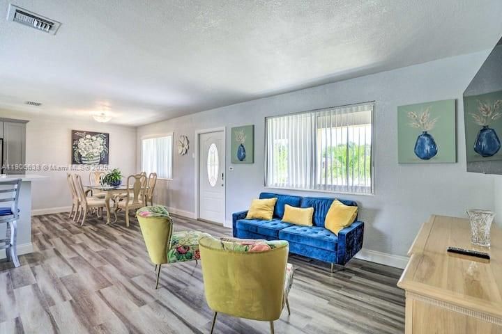 Active With Contract: $3,499 (3 beds, 2 baths, 1843 Square Feet)