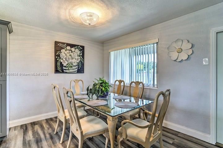 Active With Contract: $3,499 (3 beds, 2 baths, 1843 Square Feet)