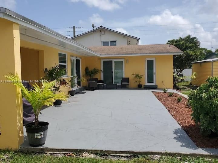 Active With Contract: $3,499 (3 beds, 2 baths, 1843 Square Feet)