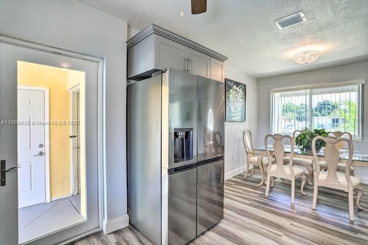 Active With Contract: $3,499 (3 beds, 2 baths, 1843 Square Feet)