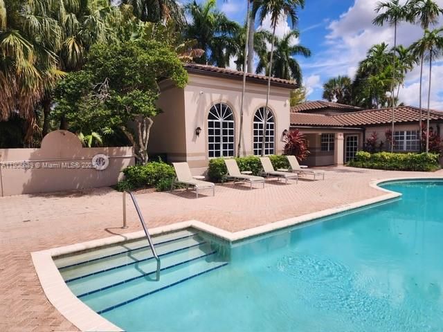 出租: $2,449 (3 贝兹, 2 浴室, 1216 平方英尺)