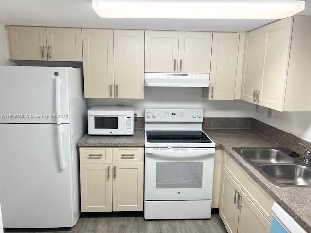 出租: $2,449 (3 贝兹, 2 浴室, 1216 平方英尺)