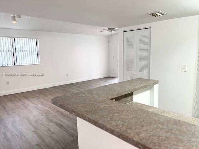 出租: $2,449 (3 贝兹, 2 浴室, 1216 平方英尺)