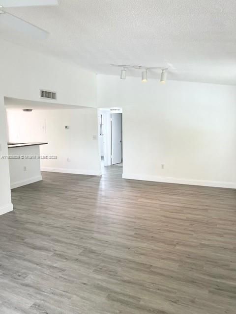 出租: $2,449 (3 贝兹, 2 浴室, 1216 平方英尺)