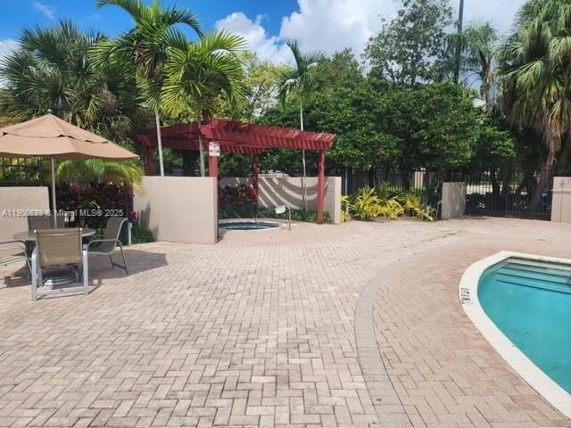 出租: $2,449 (3 贝兹, 2 浴室, 1216 平方英尺)