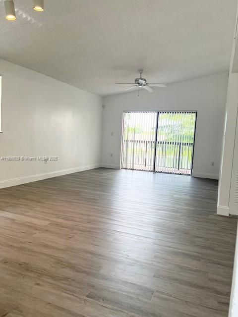 出租: $2,449 (3 贝兹, 2 浴室, 1216 平方英尺)