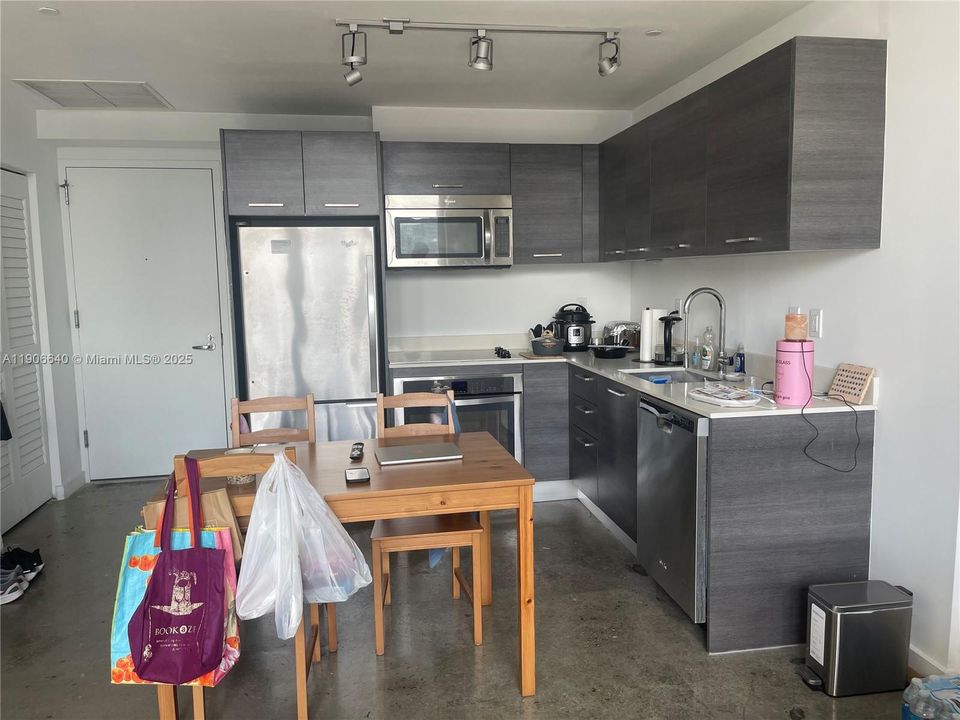 For Rent: $2,500 (1 beds, 1 baths, 526 Square Feet)