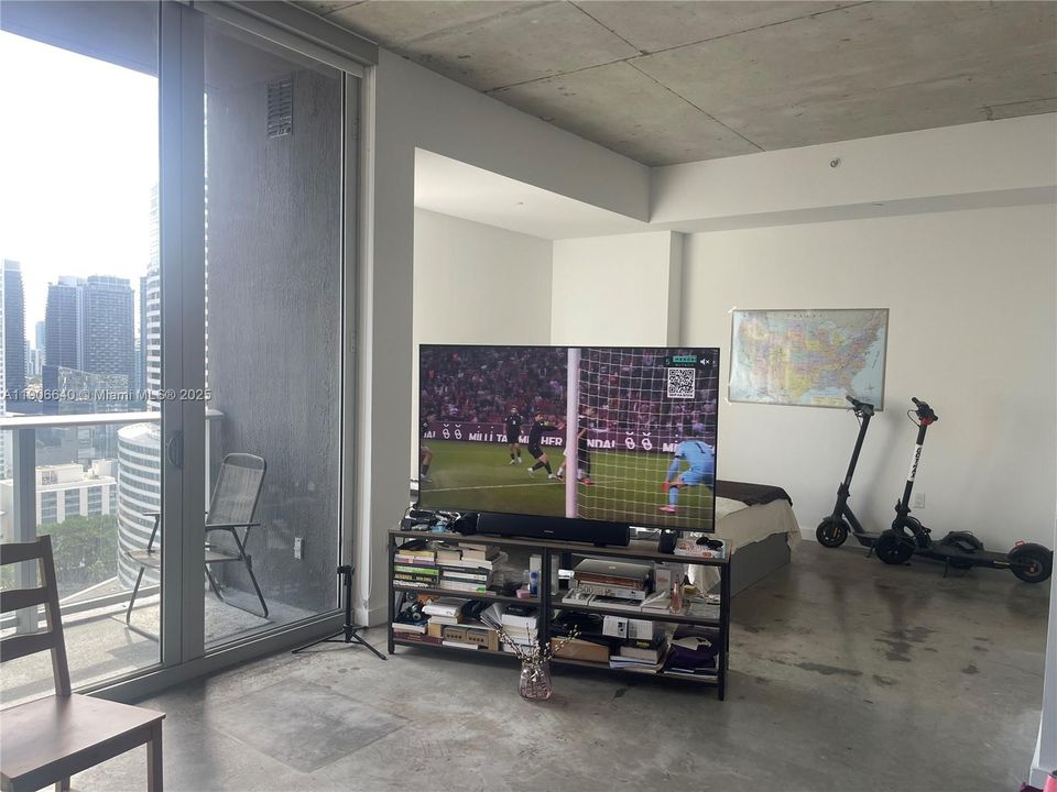 For Rent: $2,500 (1 beds, 1 baths, 526 Square Feet)