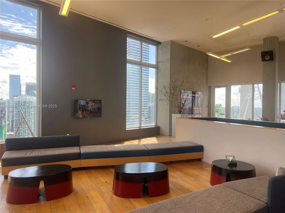 For Rent: $2,500 (1 beds, 1 baths, 526 Square Feet)