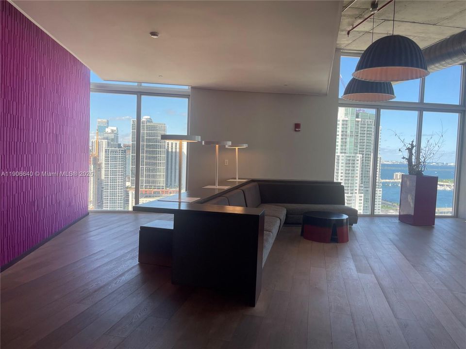 For Rent: $2,500 (1 beds, 1 baths, 526 Square Feet)