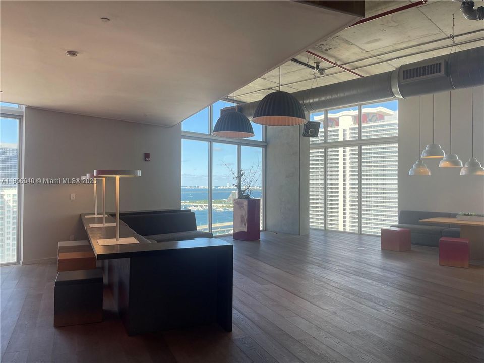 For Rent: $2,500 (1 beds, 1 baths, 526 Square Feet)