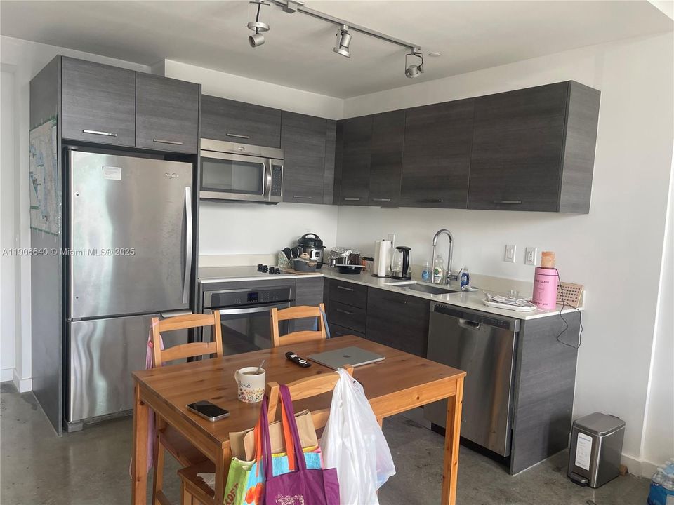 For Rent: $2,500 (1 beds, 1 baths, 526 Square Feet)