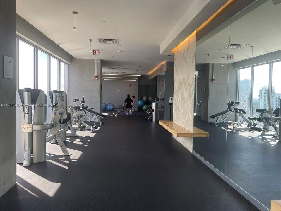 For Rent: $2,500 (1 beds, 1 baths, 526 Square Feet)