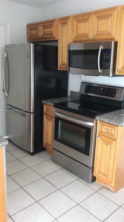 For Rent: $2,650 (3 beds, 1 baths, 920 Square Feet)