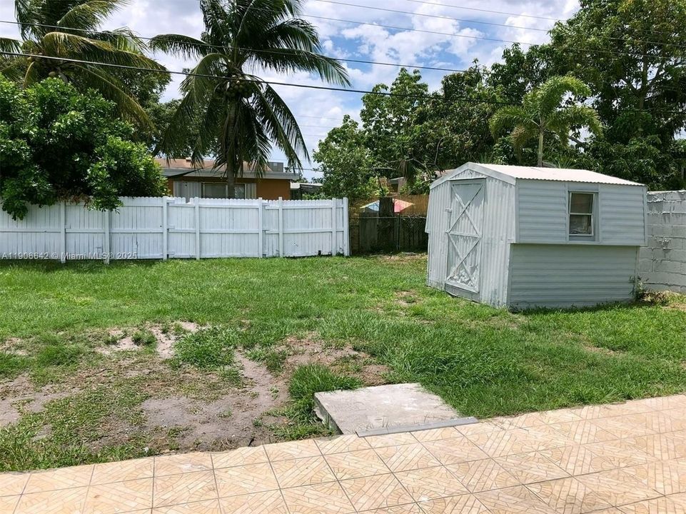 For Rent: $2,650 (3 beds, 1 baths, 920 Square Feet)