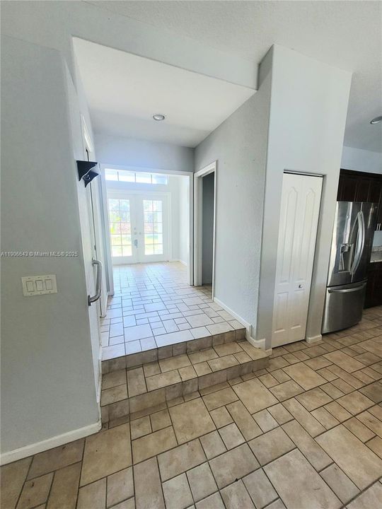 出租: $4,800 (5 贝兹, 3 浴室, 2596 平方英尺)