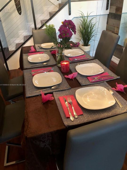 Activo con contrato: $2,495 (3 camas, 2 baños, 1578 Pies cuadrados)